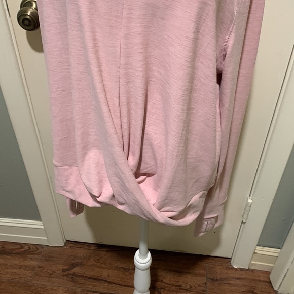 Old Navy Active shirt - Picture 3 of 5